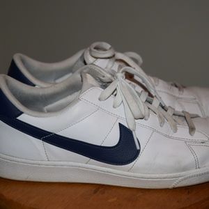 White Nike tennis classic